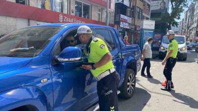 Araçlari Tek Tek Durdular