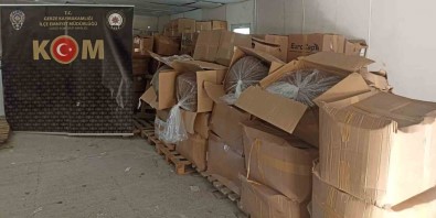 Kocaeli'de Kargo Subesine Kaçak Tütün Sevkiyati