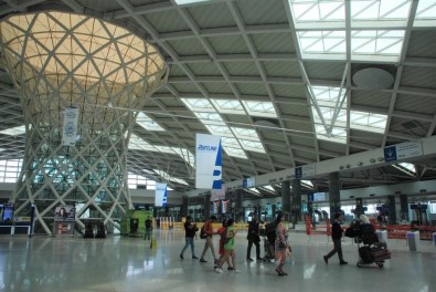 Yilin Ilk Yarisinda Izmir'e Yarim Milyon Turist