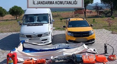 Ayvalık'ta 251 kaçak göçmen yakalandı; 2 organizatör tutuklandı