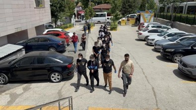 Pompali Tüfekle 3 Kisiyi Yaralayan Süphelilerden 5'I Tutuklandi