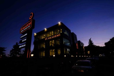 Deprem Ögrencilerin Hayallerini Yikamadi