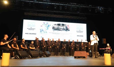 Depremde Yasamini Yitiren KKTC'li Çocuklar Için Söyledikleri Sarki Yüzlerce Dinleyiciyi Hüzne Bogdu