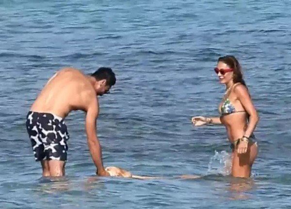 Yeni sevgilisiyle tatilde görüntülendi