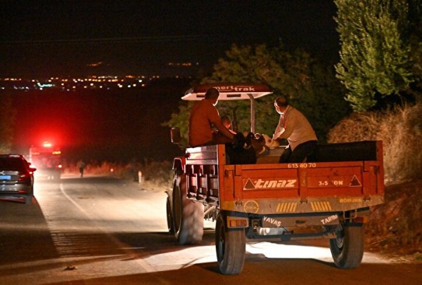 Kemer'den sonra iki ilde daha orman yangını çıktı: Üç mahalle tahliye edildi