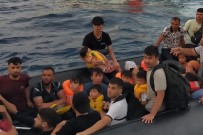 Izmir'de 54 Düzensiz Göçmen Ve 1 Göçmen Kaçakçisi Yakalandi