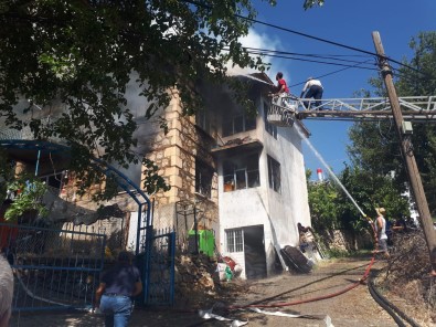 Karaman'da 2 Katli Müstakil Evde Yangin