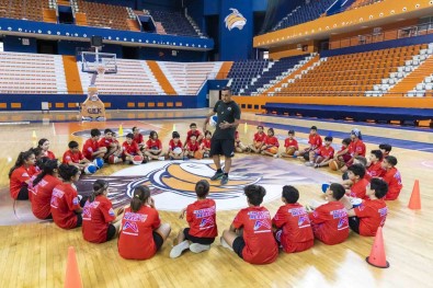 Mersin'de Ücretsiz Basketbol Kurslariyla, Alt Yapiya Sporcu Yetisiyor