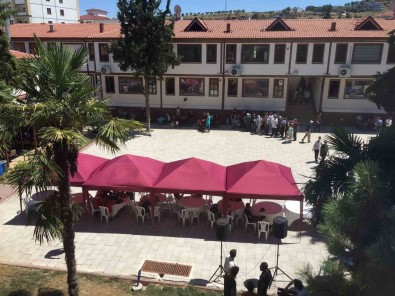 Osmaneli Belediyesi 5 Bin Kisiye Asure Dagitti