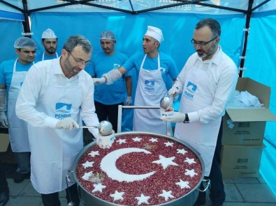 Pendik'te 10 Bin Kisiye Asure Dagitildi