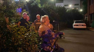 Sariyer'de 2 Katli Huzurevinde Korkutan Yangin Açiklamasi 115 Kisinin Kaldigi Bina Tedbiren Bosaltildi