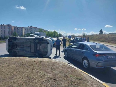 Tekirdag'da Kavsakta 2 Otomobil Çarpisti