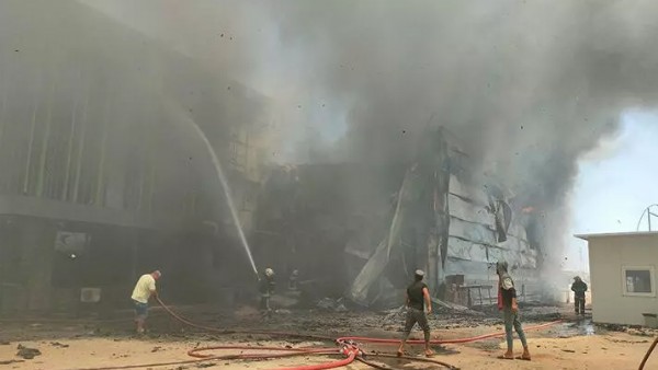 Antalya'da çiçek işleme tesisinde yangın