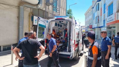 Kocaeli'de 17 Yasindaki Kiz Pencereden Düstü