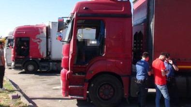 Tir Sürücüsü Direksiyon Basinda Ölü Bulundu