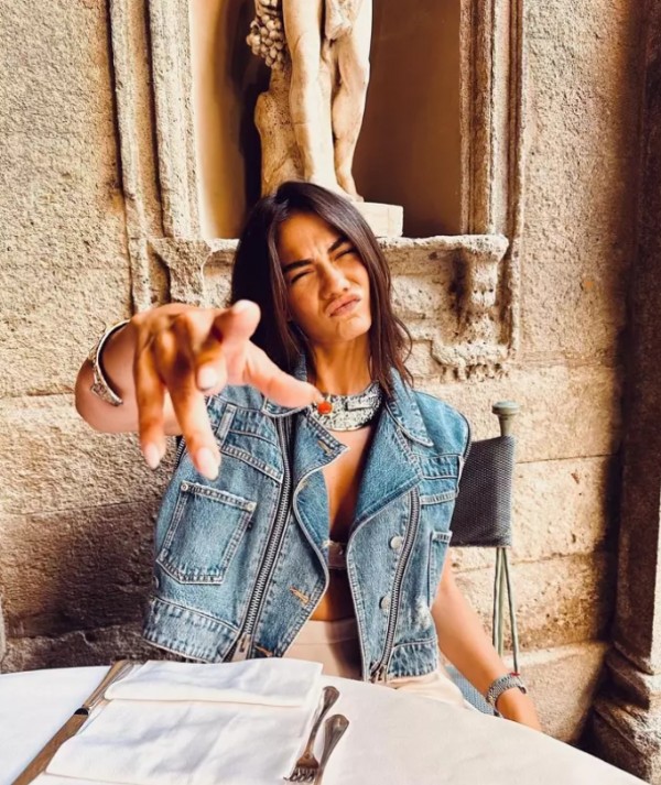 Tarzına beğeni yağdı