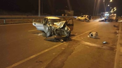 Ariza Yapan Araca Çarpan Otomobildeki 5 Kisi Yaralandi