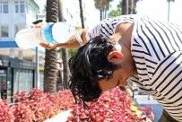 Sicak Havalarda Susuzluk Hissi Olmasa Bile Her Gün En Az 2-2,5 Litre Sivi Tüketilmeli