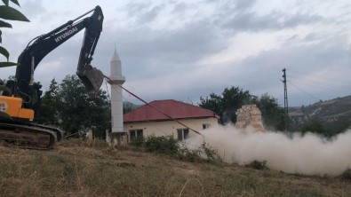 5.5'Lik Depremde Hasar Alan Minare Halatla Yikildi