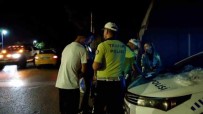 Yasa Disi Kesici Alet Satmaktan Aranan Sahis Trafik Uygulama Noktasinda Yakalandi