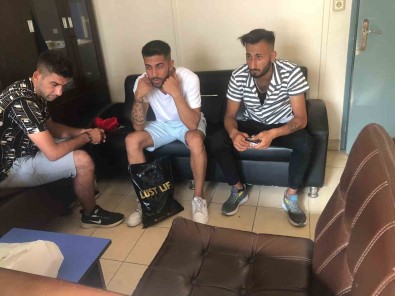 Askere Gidecegini Söyleyerek Para Toplayan 3 Kisi Yakalandi