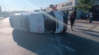 Izmir'de Ambulans Ile Kamyonet Çarpisti Açiklamasi 3 Yarali