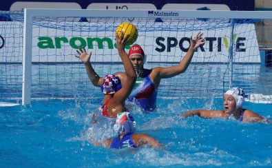 U17 Milli Kadin Sutopu Takimi 3'Te 3 Yapti