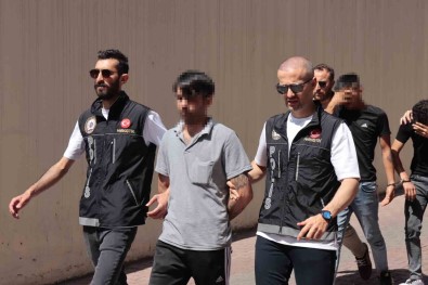 Kayseri'de 2 Farkli Uyusturucu Operasyonu Açiklamasi 5 Gözalti