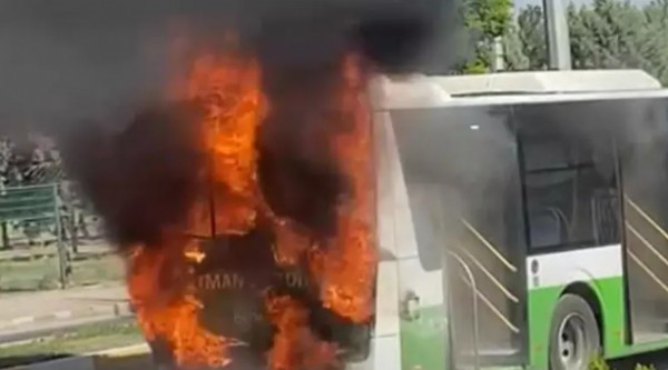Batman'da otobüs yangını! Seyir halindeyken alev aldı