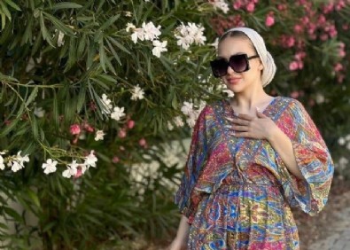 Başörtüsü ve İslam’a çirkin saldırı! Twerk videosuyla tartışılan Esra Rabia Ünal’ın fuhuştan hapis yattığı ortaya çıktı!