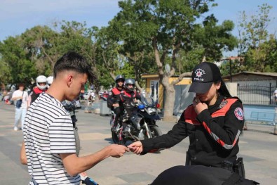 Istanbul'da 10 Ilçede Düzensiz Göçmen Uygulamasi Açiklamasi 354 Yabanci Yakalandi