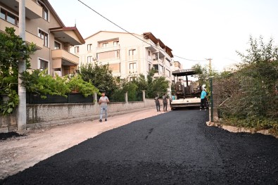 Kartepe'nin Iki Sokagina 500 Ton Asfalt