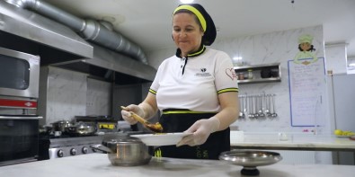 Merkezefendi Kadin Kooperatifinde Kadinlar Hayata Lezzet Katiyor