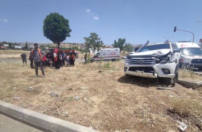 Sirnak'ta 2 Aracin Çarpistigi Kazada 5 Kisi Yaralandi