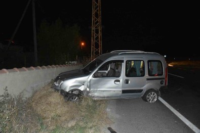 Tosya'da D100'de Iki Araç Çarpisti Açiklamasi 3 Yarali