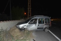 Tosya'da D100'de Iki Araç Çarpisti Açiklamasi 3 Yarali