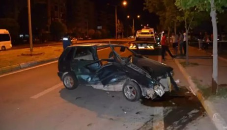 Aksaray'da iki otomobil çarpıştı, 6 kişi yaralandı