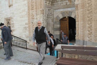 Esrefoglu Camisi'ni Bayram Tatilinde 19 Bin 511 Kisi Ziyaret Etti