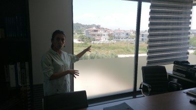 Sokaktaki Araçtan Açilan Ates Is Yerinde Panige Neden Oldu