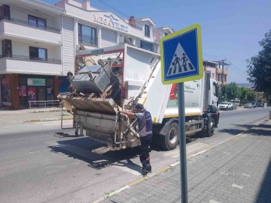 Karesi'de Çöp Konteynirlari Dezenfekte Ediliyor