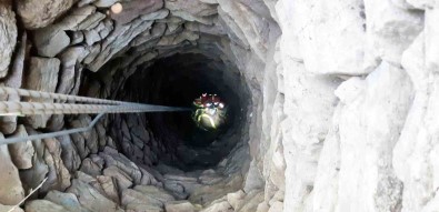 Keçiler 15 Metrelik Kuyuya Düstü