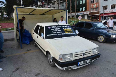 Modifiye Ettikleri Otomobili Pirinç Taneleri Ile Kapladilar