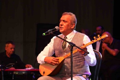 Asik Veysel'in Türküleri Yavuz Bingöl Tarafindan Seslendirildi