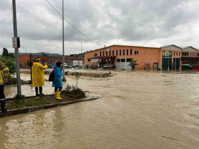 Bartin'da Mahsur Kalan 50 Kisi Helikopterle Kurtariliyor