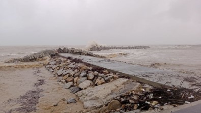 Karadeniz'e Dökülen Dereler Denizin Rengini Degistirdi