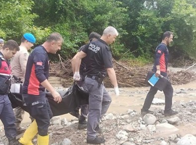 Karadeniz'i sağanak vurdu: Samsun'da sel sularına kapılan engelli kadın hayatını kaybetti