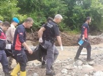 Karadeniz'i sağanak vurdu: Samsun'da sel sularına kapılan engelli kadın hayatını kaybetti