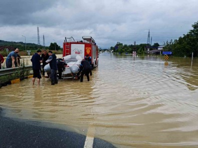 Selde Mahsur Kalanlar Botlarla Kurtarildi