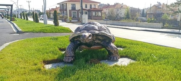 Heykelci Tanju Özcan’a AK Partiden tepki