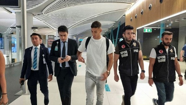 Fenerbahçe'nin yeni transferi Mert Müldür İstanbul'da!